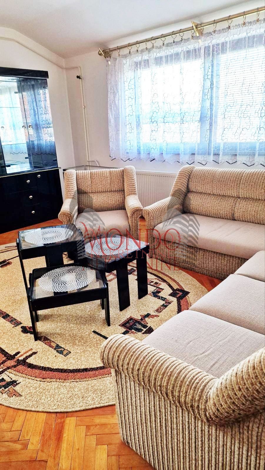 Trosoban stan na Bulevaru Nemanjića 1