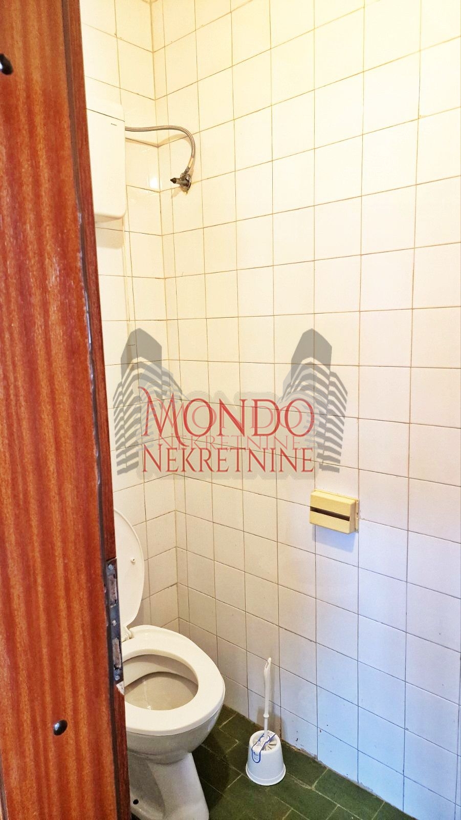 Trosoban stan na Bulevaru Nemanjića 9