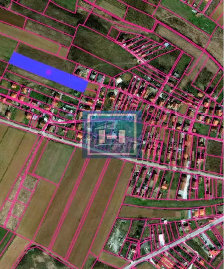 Veća parcela u blizini Jagodine na 2 km od grada 1