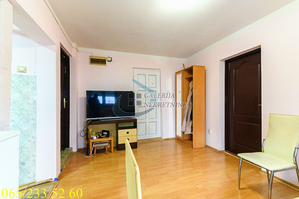 Zvezdara  Đeram pijaca   Đakovačka 37m2 2