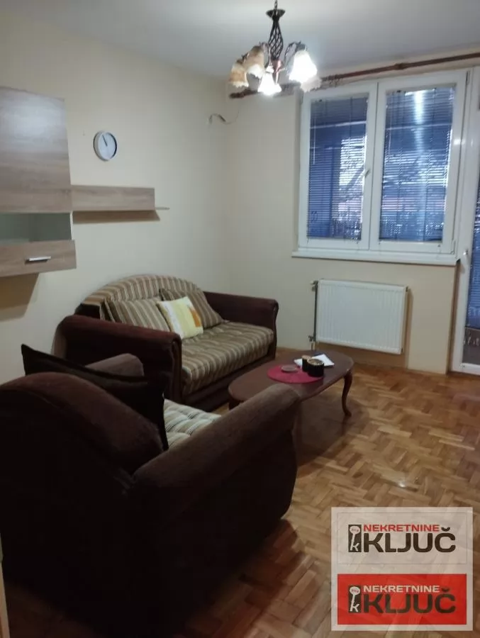 Dobar dvosoban stan na Sajmu 1