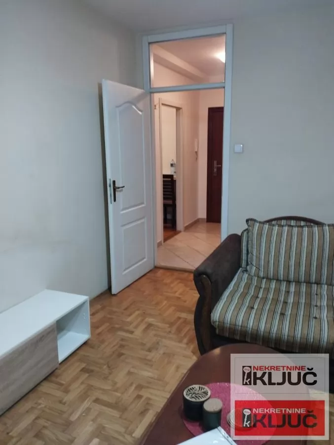 Dobar dvosoban stan na Sajmu 5