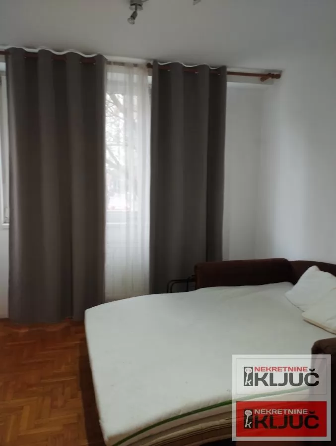 Dobar dvosoban stan na Sajmu 6