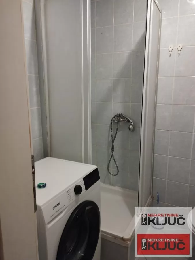 Dobar dvosoban stan na Sajmu 8