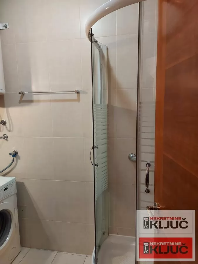 Dobar stan na grbavici 10