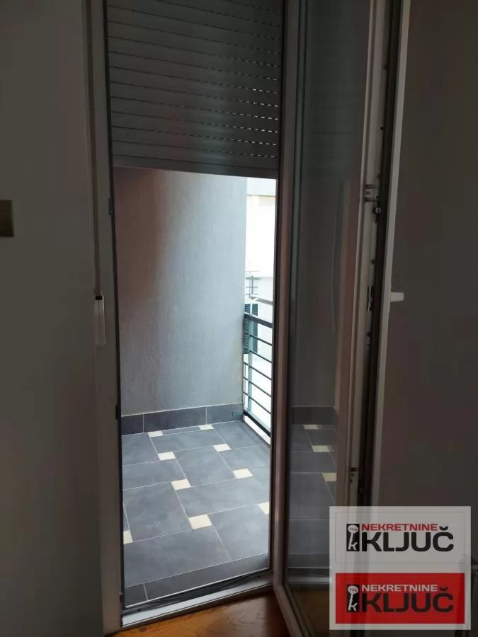 Dobar stan na grbavici 4