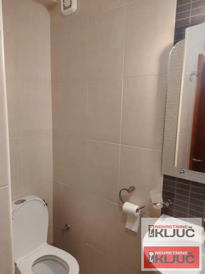 Dobar stan na grbavici 6