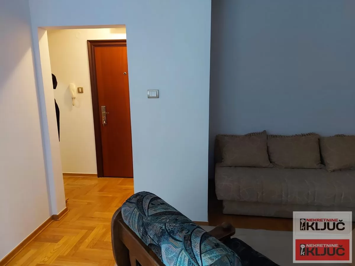 Dobar stan na grbavici 9