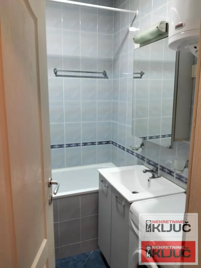 Odlicna garsonjera u centru grada 10