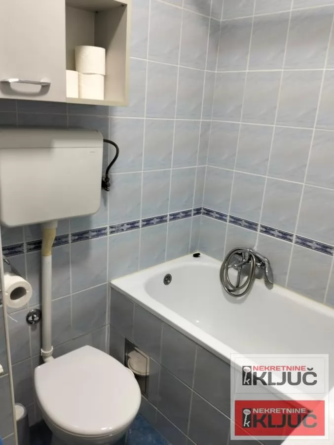 Odlicna garsonjera u centru grada 9