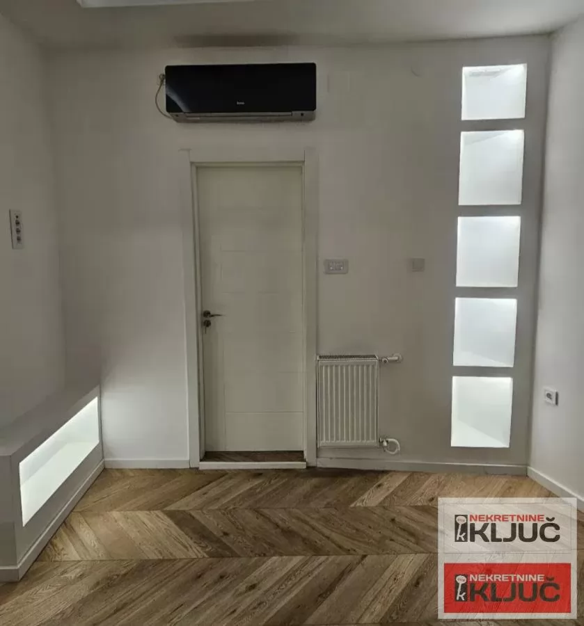 CENTAR, 21m2, Jednosoban, SALONAC kod Izvršnog veća, Renoviran 10