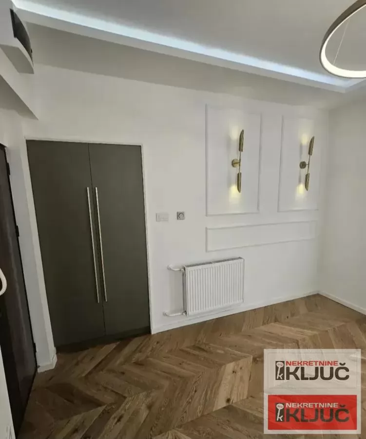 CENTAR, 21m2, Jednosoban, SALONAC kod Izvršnog veća, Renoviran 2