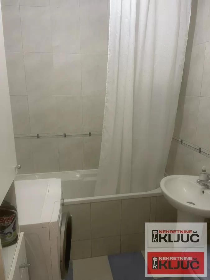 Odlican jednoiposoban stan na Limanu 1 8