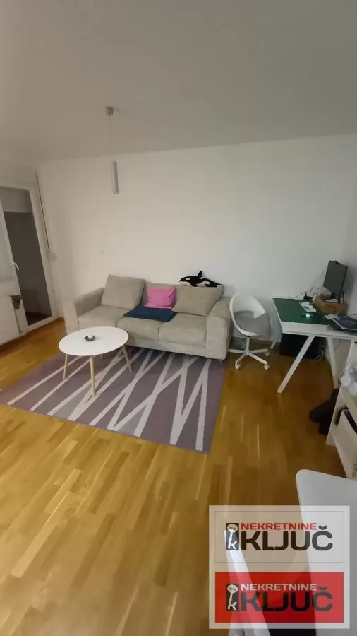 TELEP IZDAJE SE JEDNOIPOSOBAN NAMEŠTEN STAN 1