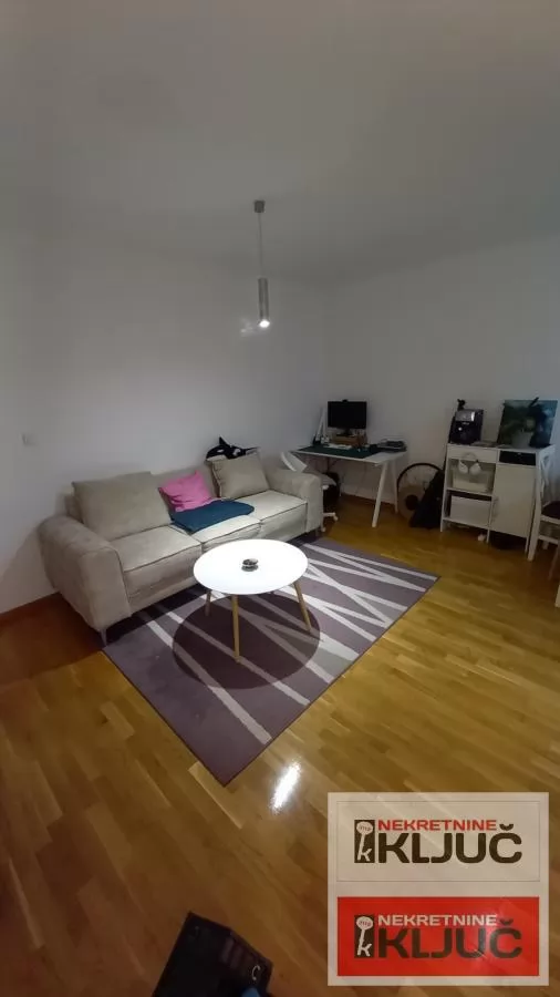 TELEP IZDAJE SE JEDNOIPOSOBAN NAMEŠTEN STAN 2