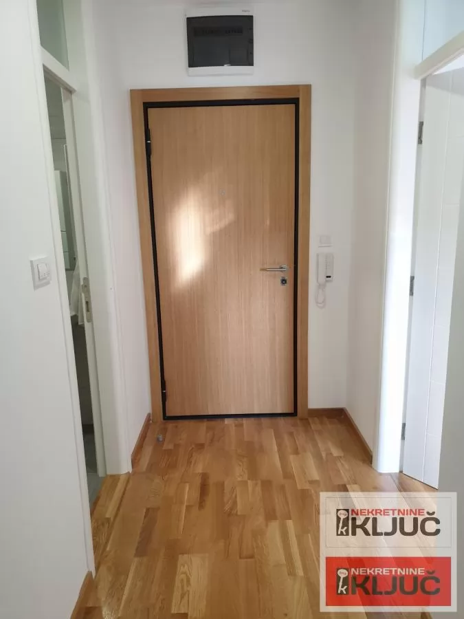 TELEP IZDAJE SE JEDNOIPOSOBAN NAMEŠTEN STAN 8