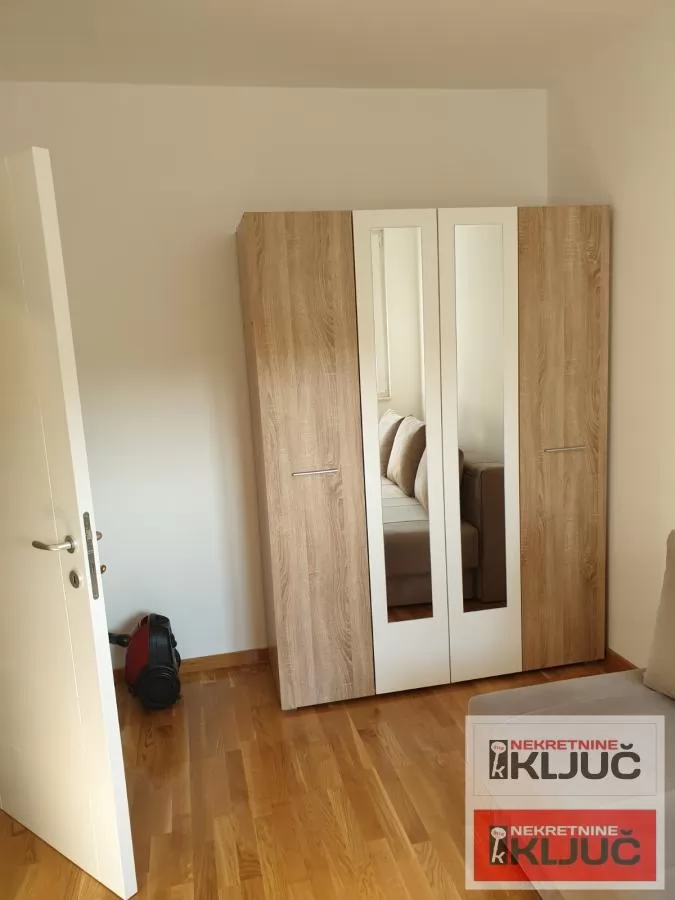 TELEP IZDAJE SE JEDNOIPOSOBAN NAMEŠTEN STAN 9