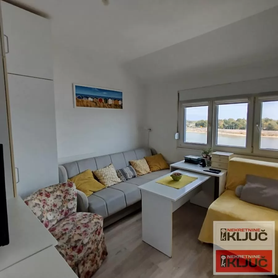 BEOGRADSKI KEJ, 19m2, Garsonjera, Polunameštena 1