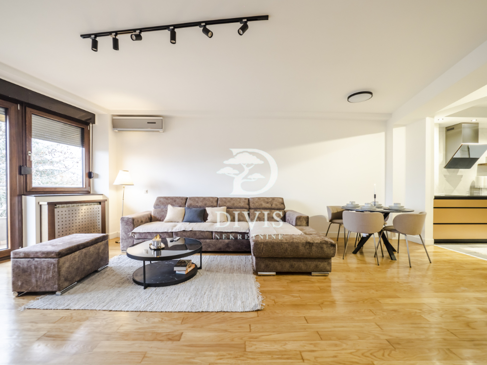 Izdaje se svetao trosoban stan na Vračaru sa garažom  111m2 1