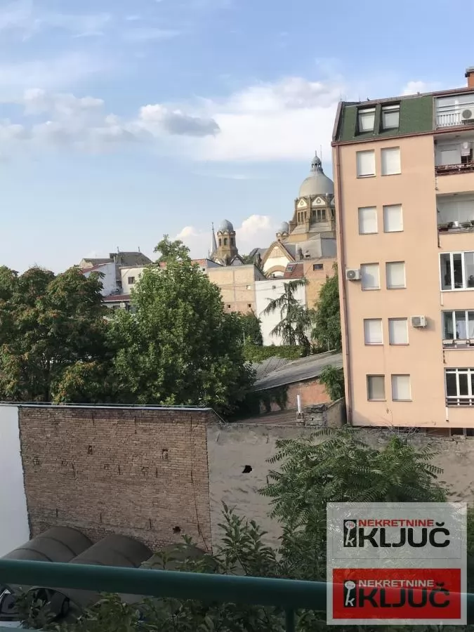 CENTAR,USELJIV,LEP DVOSOBAN STAN 10