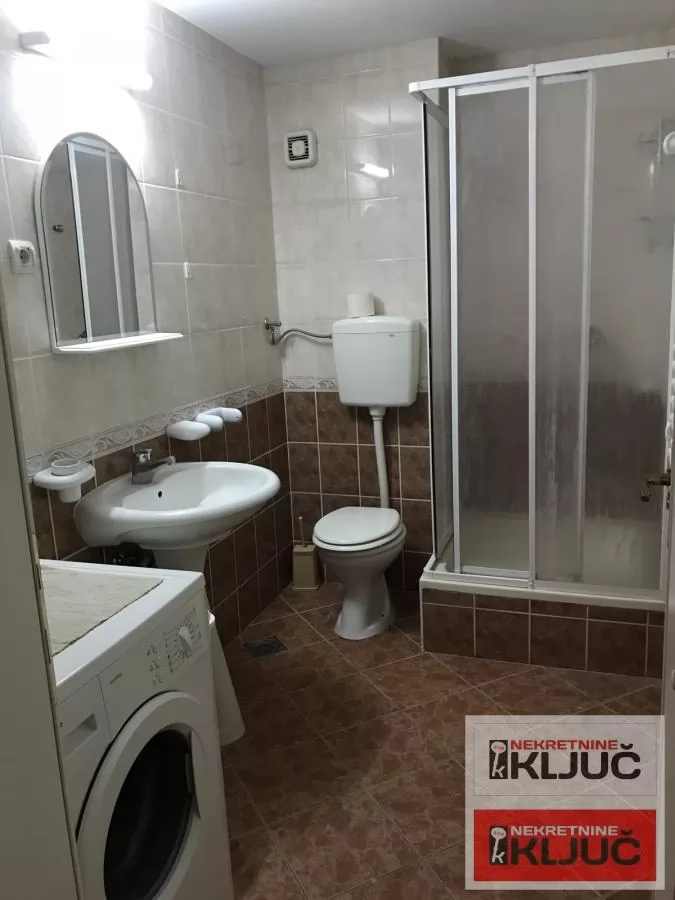 CENTAR,USELJIV,LEP DVOSOBAN STAN 11