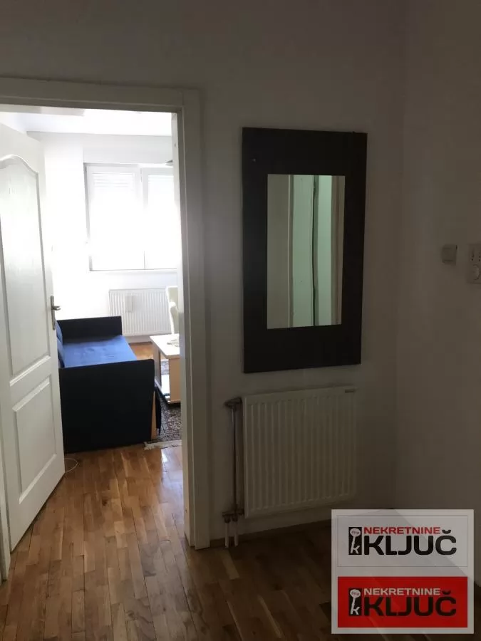 CENTAR,USELJIV,LEP DVOSOBAN STAN 5