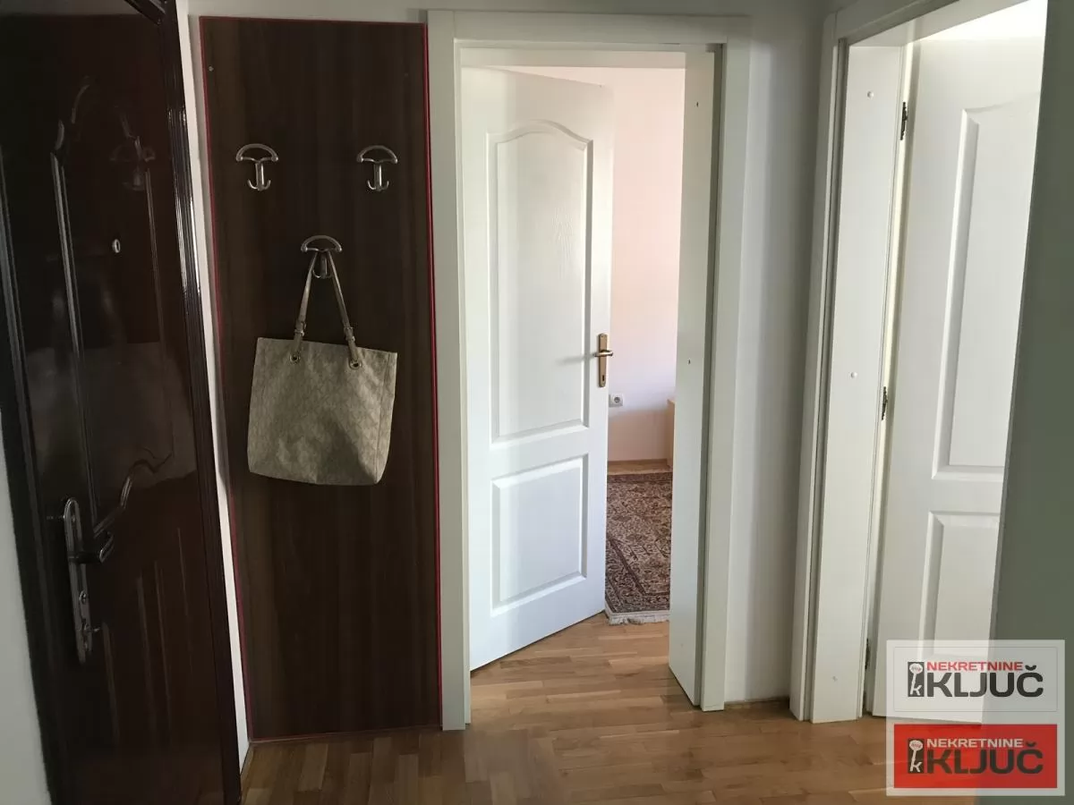 CENTAR,USELJIV,LEP DVOSOBAN STAN 6