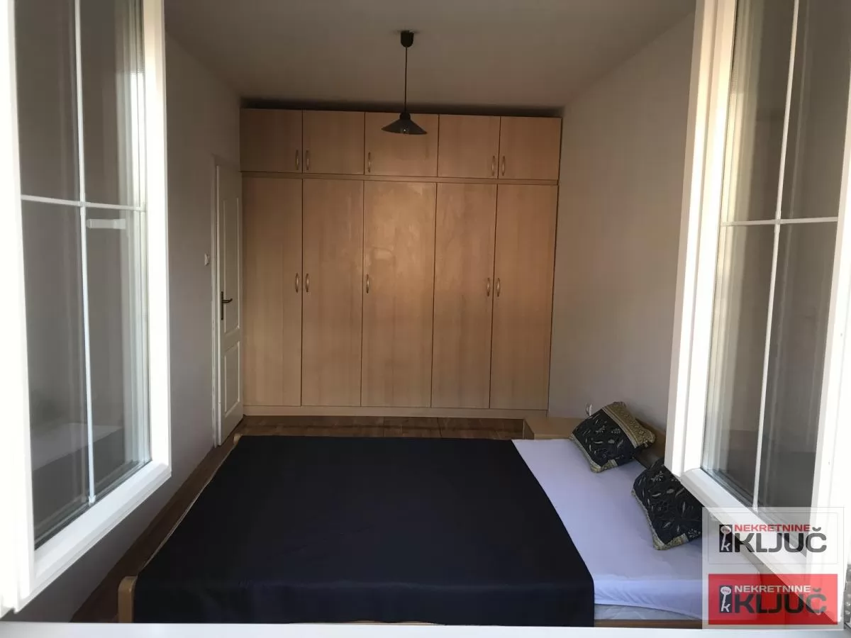 CENTAR,USELJIV,LEP DVOSOBAN STAN 8