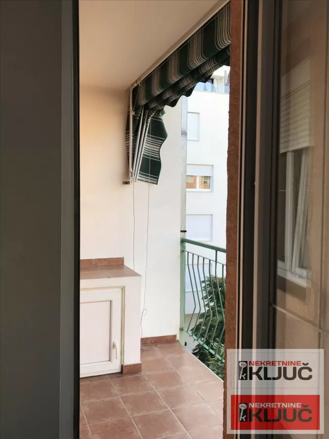 CENTAR,USELJIV,LEP DVOSOBAN STAN 9