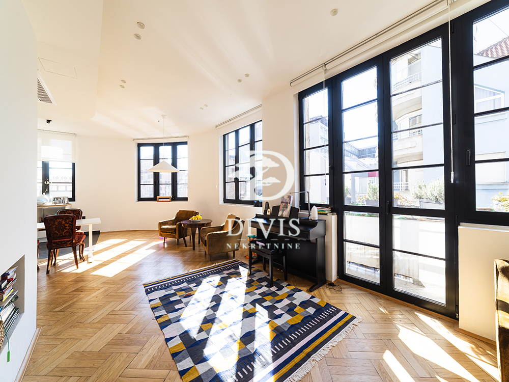 Renoviran 4 0 salonski stan  Nikodima Milaša 130m2 1