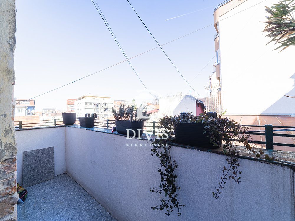 Renoviran 4 0 salonski stan  Nikodima Milaša 130m2 5