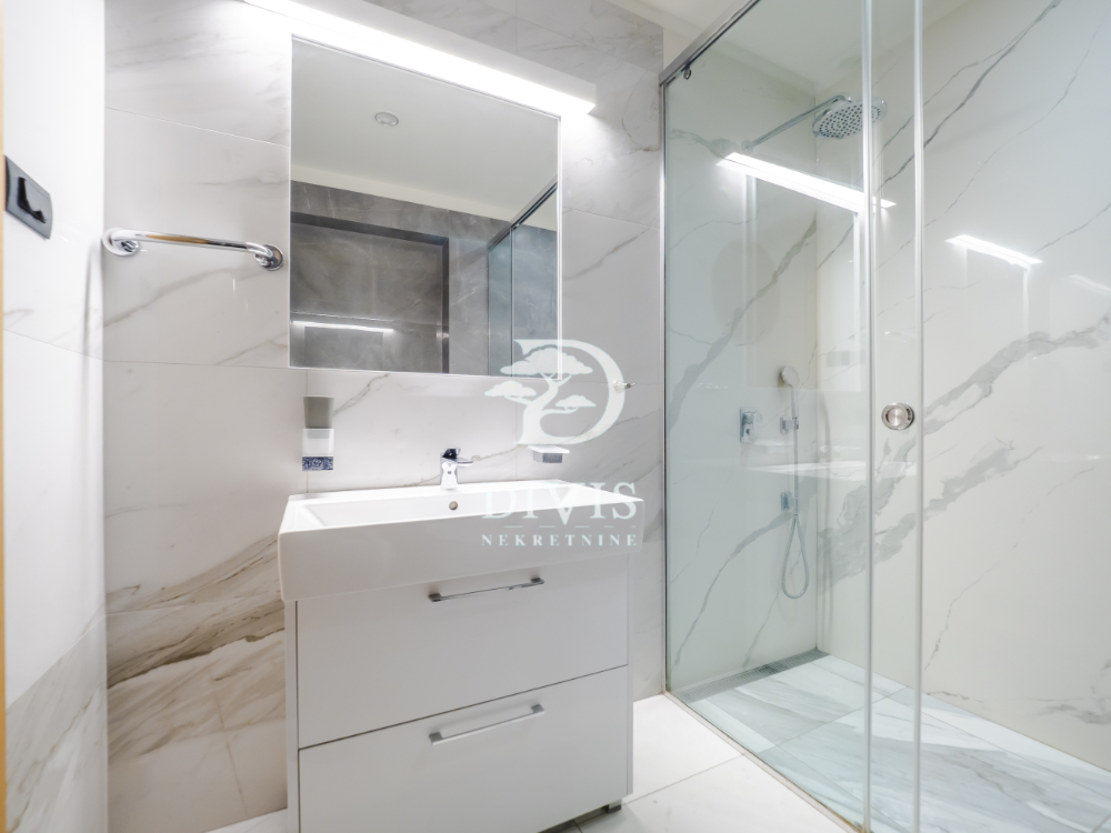 Lux 4 0 stan sa garažom  kod Hrama  Vračar  132m2 4