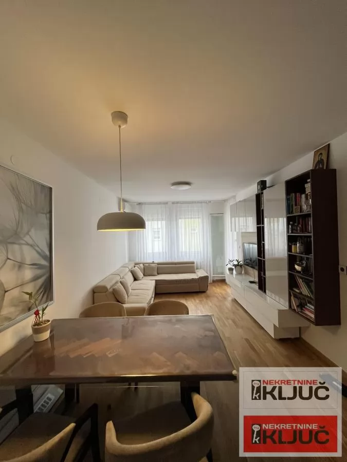 KOD SUP-A, 62m2, Dvoiposoban-polunamešten, KRALJEV PARK 1