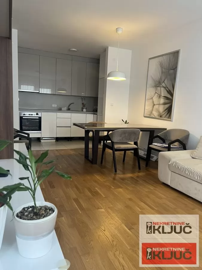 KOD SUP-A, 62m2, Dvoiposoban-polunamešten, KRALJEV PARK 2