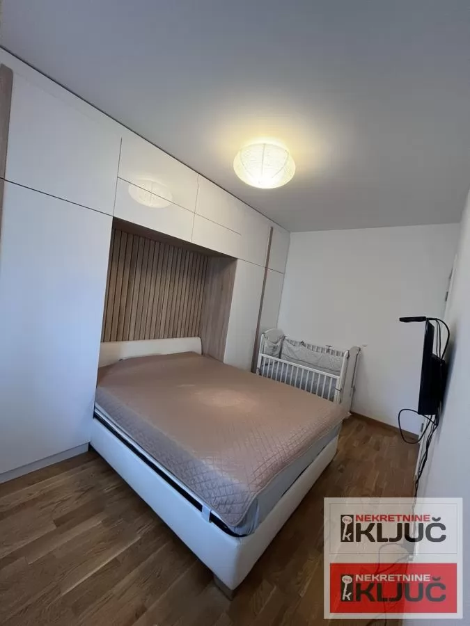 KOD SUP-A, 62m2, Dvoiposoban-polunamešten, KRALJEV PARK 6