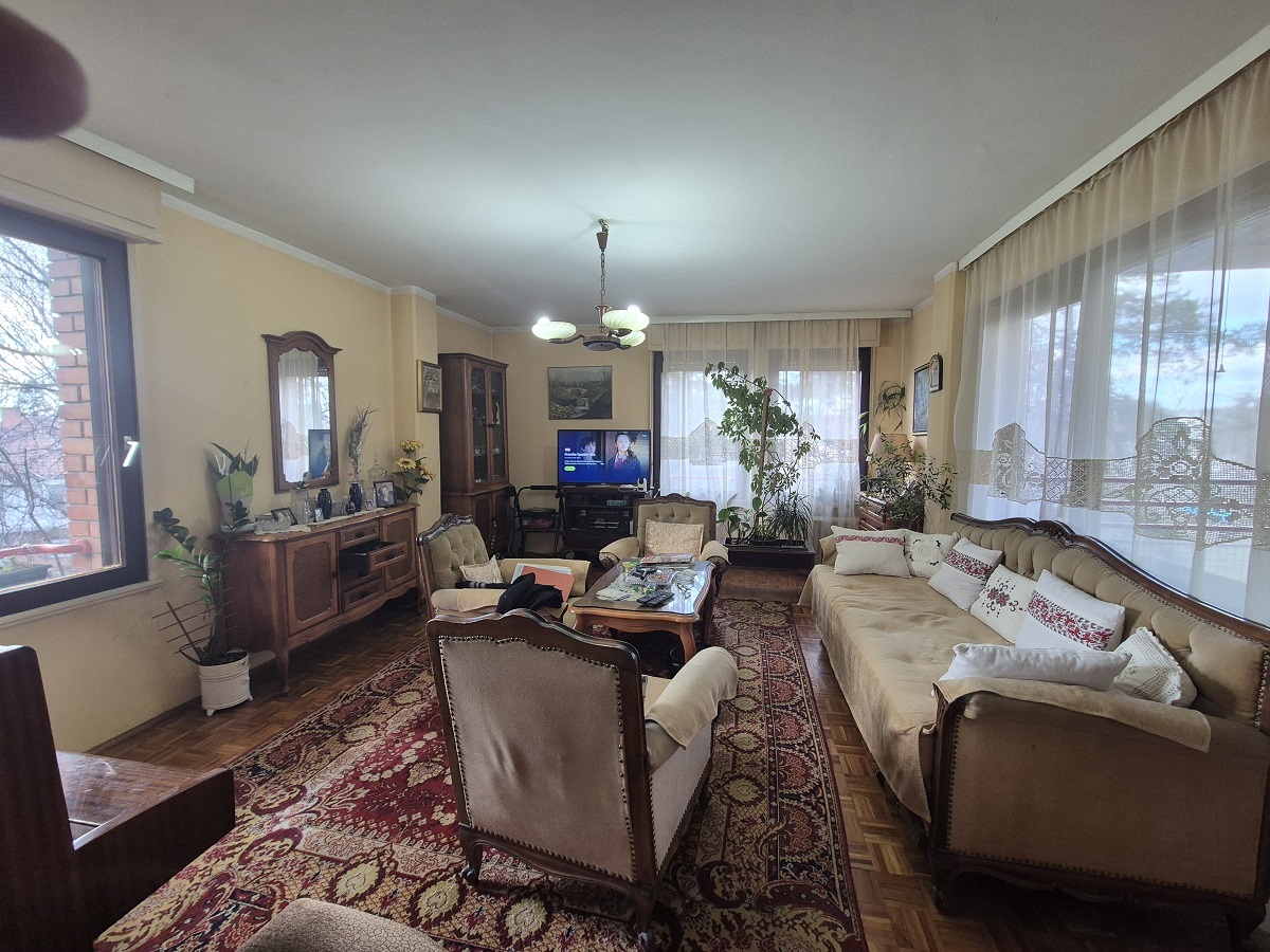 Komforan četvoroiposoban stan na Ceraku 98m2 2