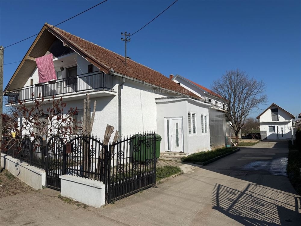 Prodajem kucu smeštaj za radnike 1