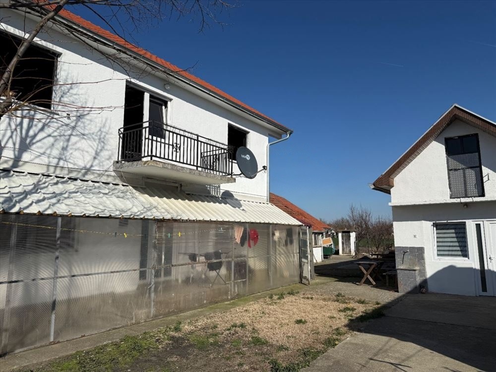 Prodajem kucu smeštaj za radnike 2