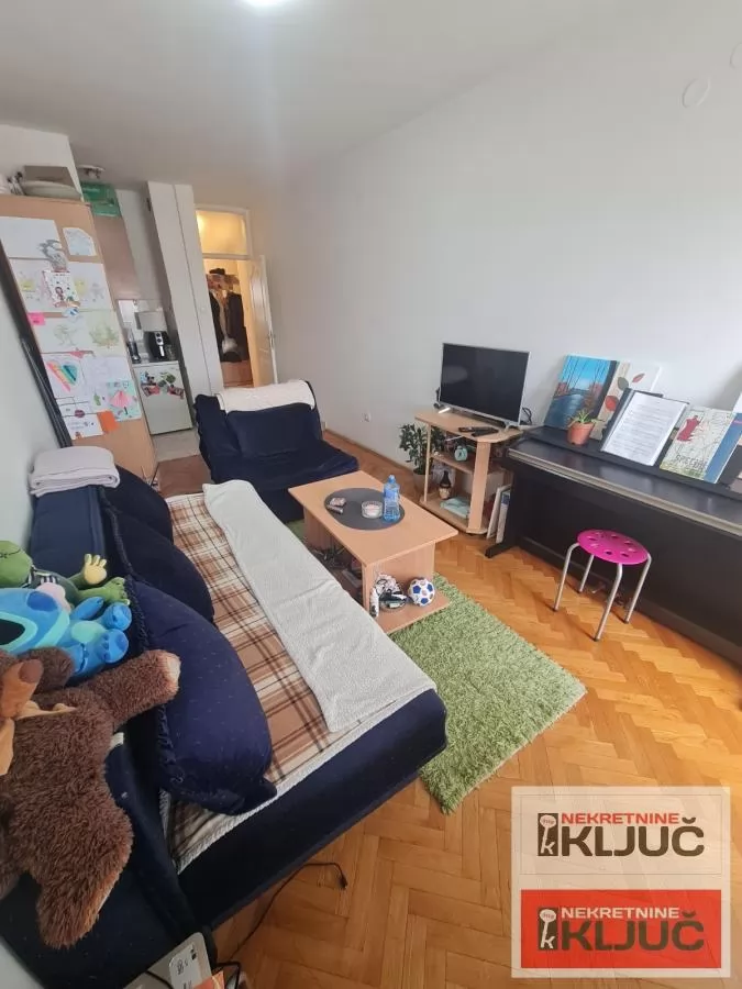 SAJAM IZDAJE SE DVOSOBAN NAMEŠTEN STAN 1