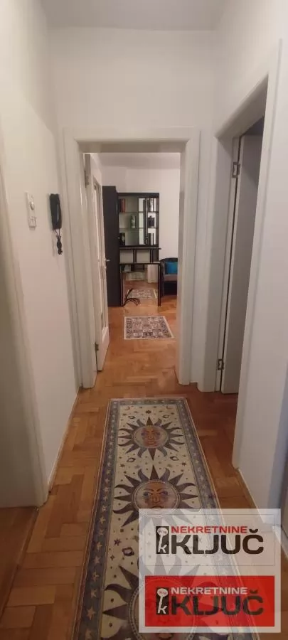 SAJAM IZDAJE SE DVOSOBAN NAMEŠTEN STAN 13