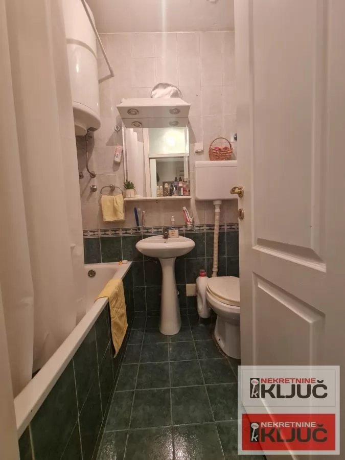 SAJAM IZDAJE SE DVOSOBAN NAMEŠTEN STAN 14