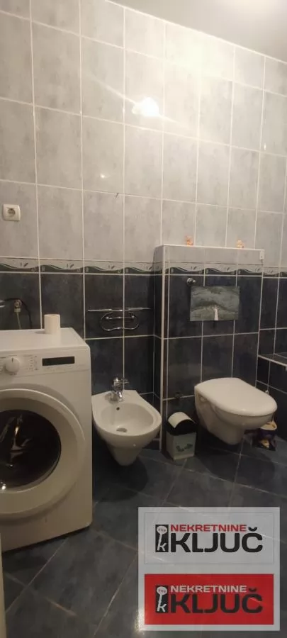 SAJAM IZDAJE SE DVOSOBAN NAMEŠTEN STAN 16