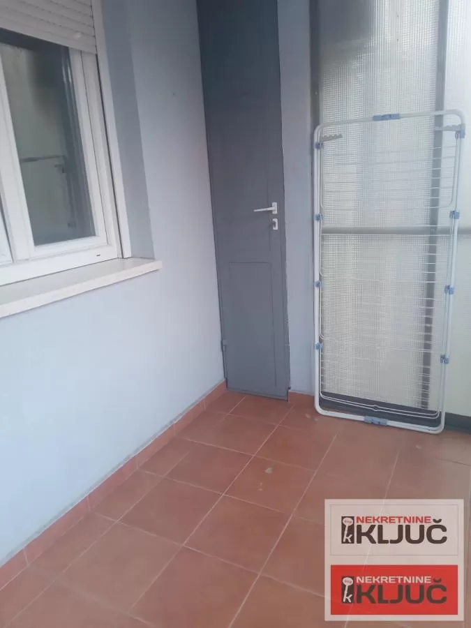 SAJAM IZDAJE SE DVOSOBAN NAMEŠTEN STAN 18