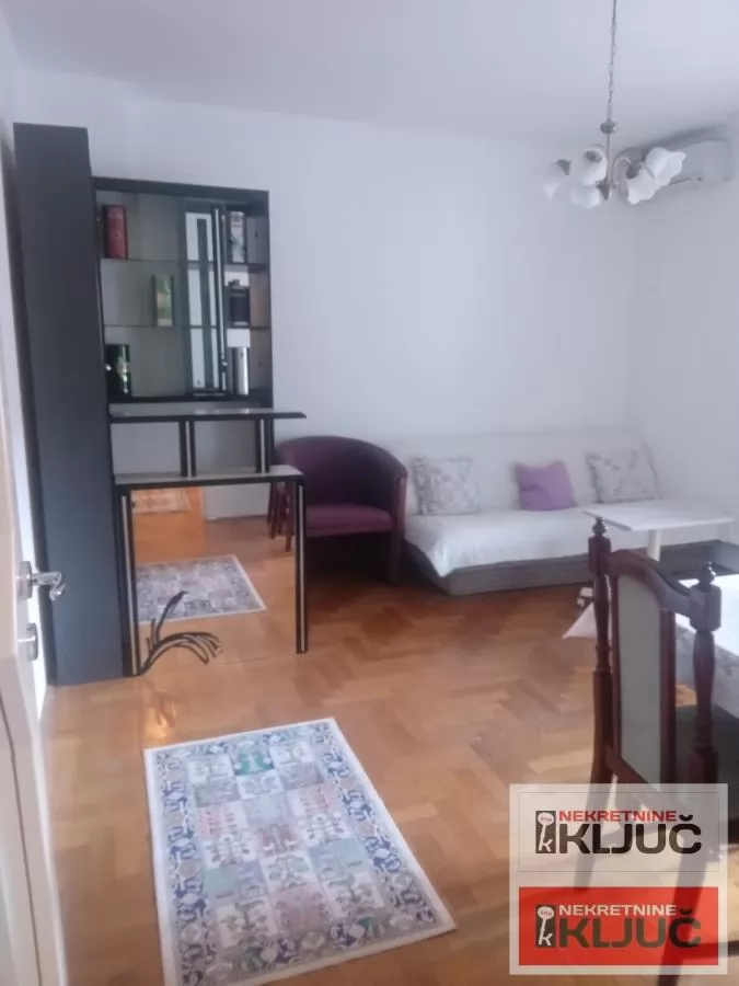 SAJAM IZDAJE SE DVOSOBAN NAMEŠTEN STAN 3