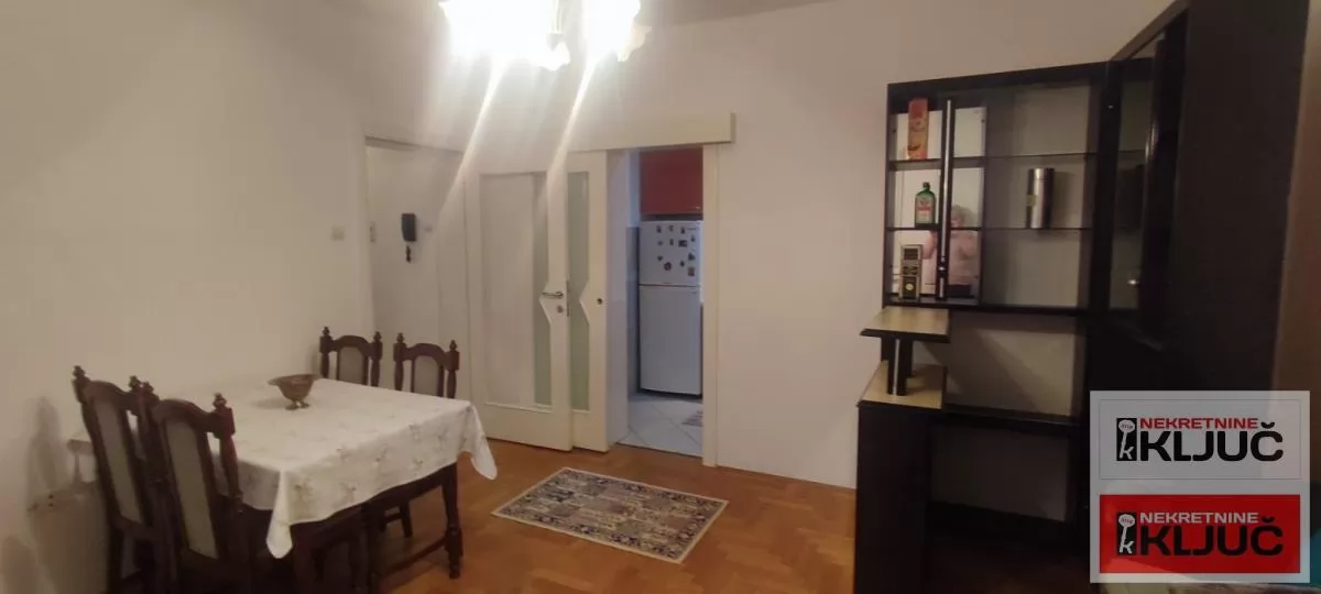 SAJAM IZDAJE SE DVOSOBAN NAMEŠTEN STAN 4