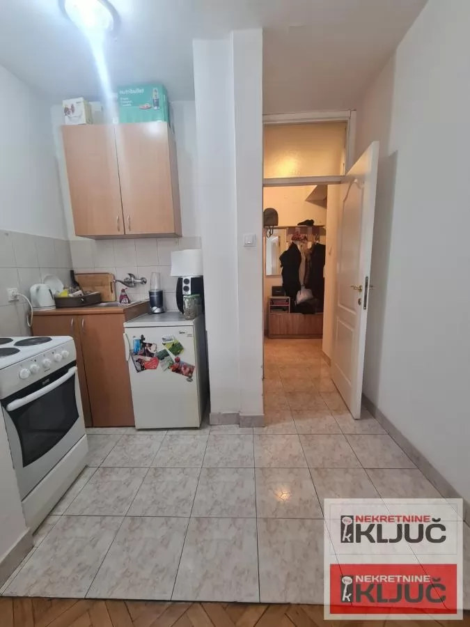 SAJAM IZDAJE SE DVOSOBAN NAMEŠTEN STAN 5