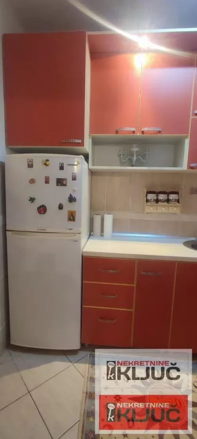 SAJAM IZDAJE SE DVOSOBAN NAMEŠTEN STAN 6