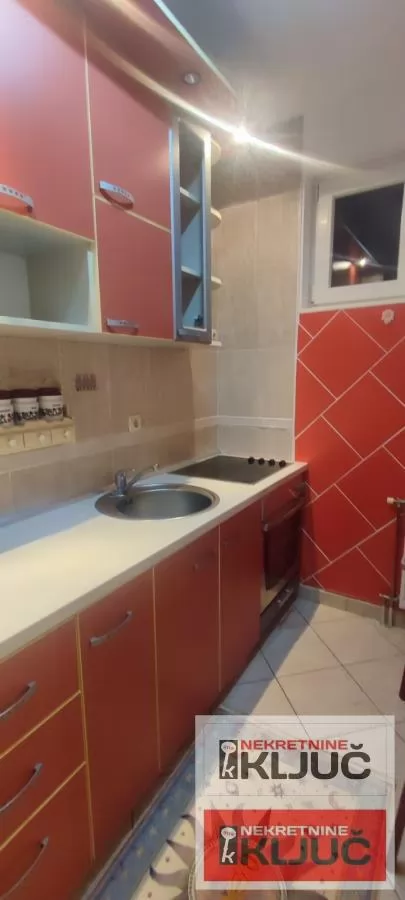 SAJAM IZDAJE SE DVOSOBAN NAMEŠTEN STAN 7