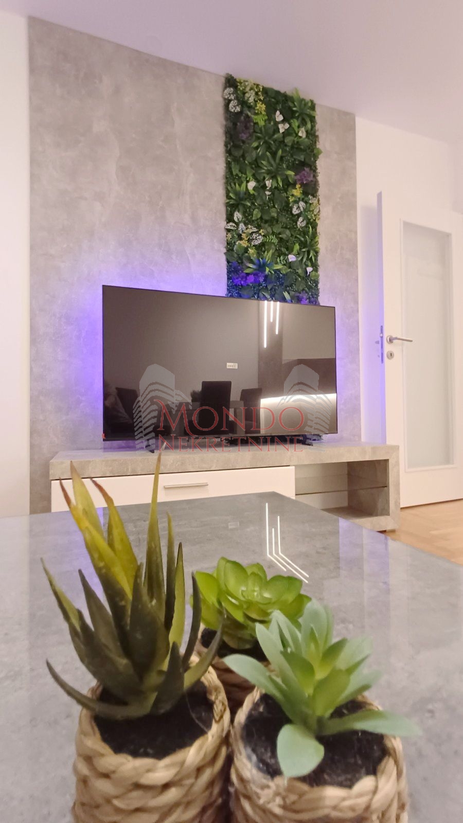 Jednoiposban stan u novoj zgradi preko puta parka Cair, garaza 4