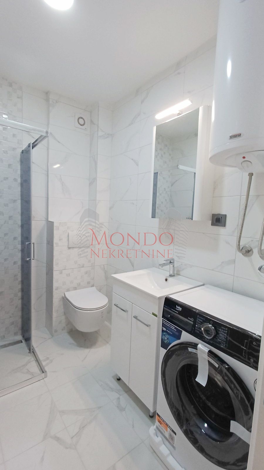 Jednoiposban stan u novoj zgradi preko puta parka Cair, garaza 10